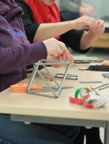 Jouluinen askarteluilta pidettiin tiistaina 08.12.2015 klo 18.00. Askartelimme pilleistä himmeleitä ja kransseja.